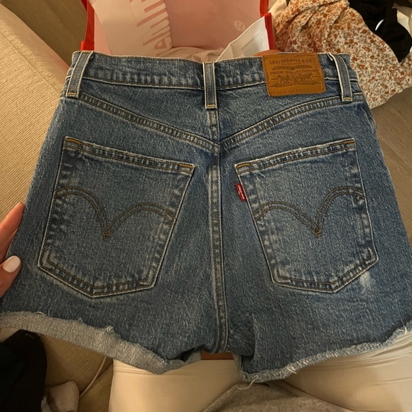 LEVIS HIGH RISE SHORTS - Picture 2 of 2